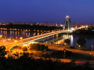 Bratislava in der Slowakei bei Nacht