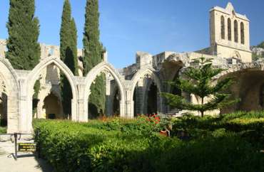 Ruine der Abtei Bellapais (Belapais) auf Zypern